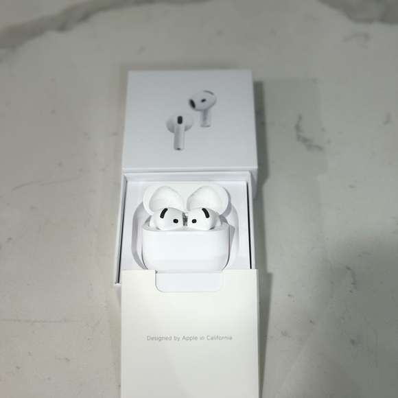Apple AirPods Pro - Sleek White Design